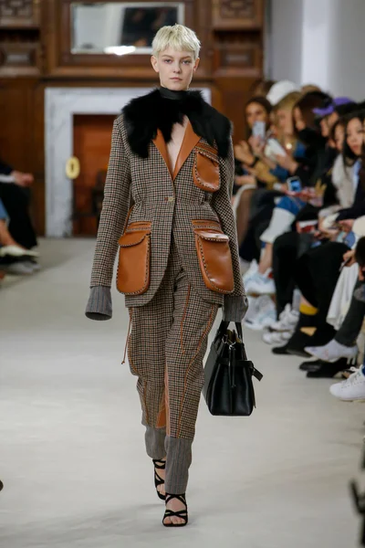 Look 17